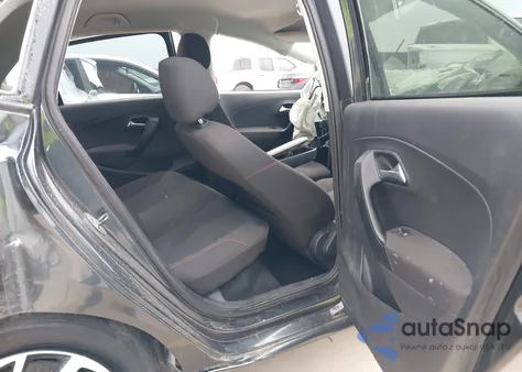 2015 Ford Escape S z USA, uszkodzony, nr VIN 1FMCU0F79FUB23122